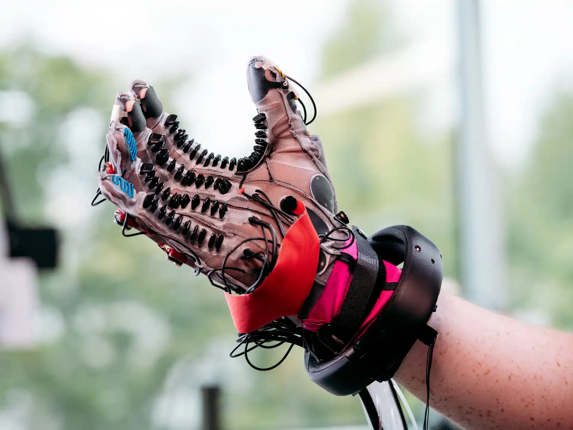 New Haptic Glove With Tiny Valve Pixels to Simulate Pressure: Revolutionary Technology with Endless Possibilities!